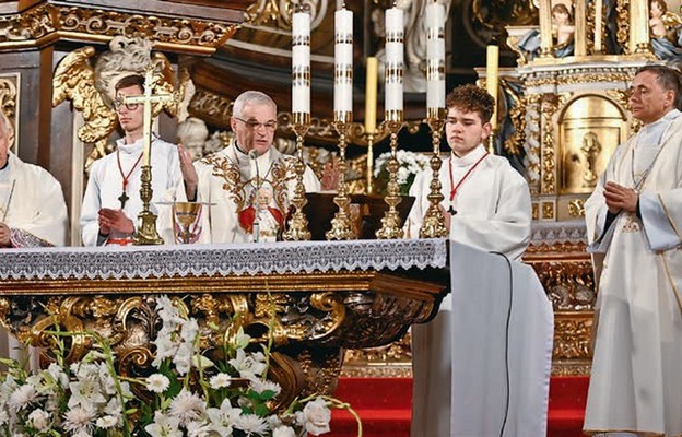 Msza święta dziękczynna w katedrze świdnickiej za dar papieża św. Jana Pawła II