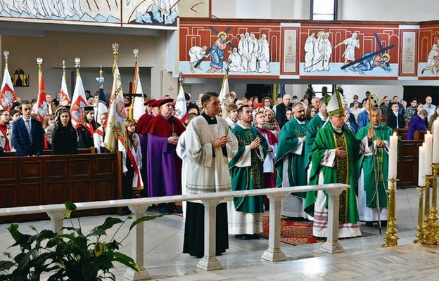 Diecezjalne obchody Dnia Papieskiego odbyły się w parafii Matki Bożej Królowej Polski w Legnicy