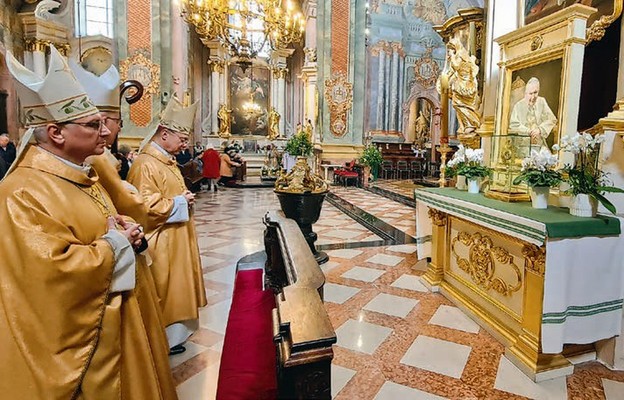 Modlitwa przy relikwiach św. Jana Pawła II