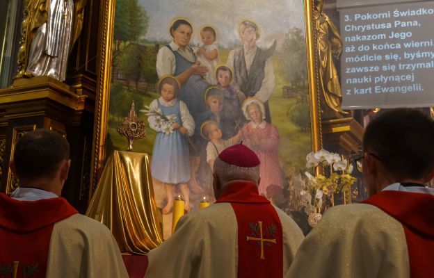 Relikwie i obraz beatyfikacyjny Rodziny Ulmów