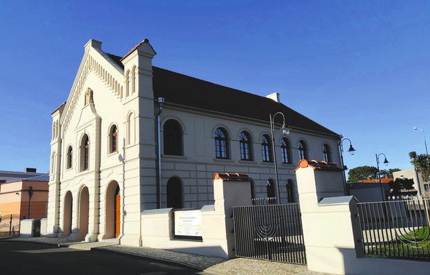 Synagoga w Buku