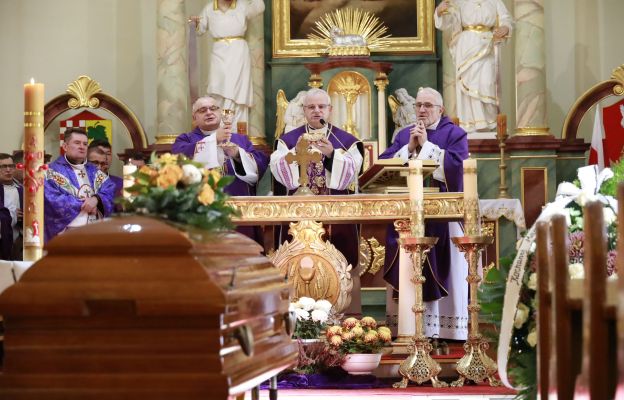 Msza święta pogrzebowa pod przewodnictwem bp Marka Mendyka