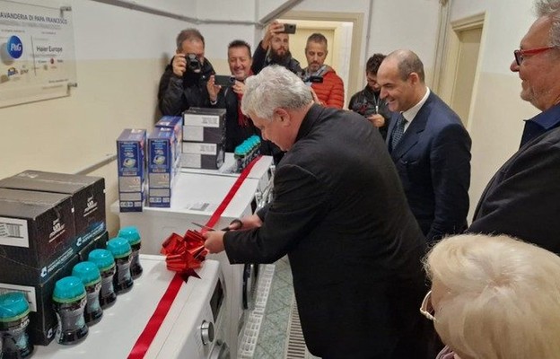 Dziś w Turynie otwarto pralnie dla ubogich Papieża Franciszka