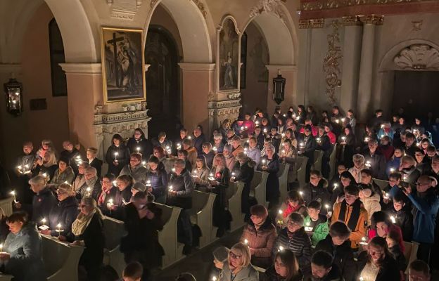 Akatyst ku czci Bogurodzicy wykonano w kościele seminaryjnym