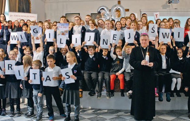 W auli PWT świętowano 30-lecie wigilijnej świecy Caritas