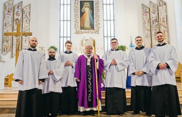 Łódzcy alumni przyjęli strój duchowny