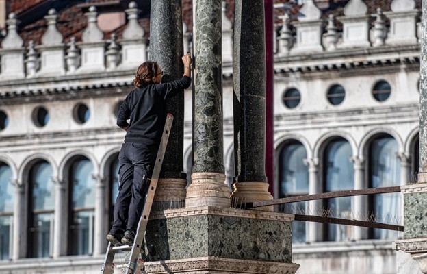 Wenecja: Aktywiści klimatyczni oblali błotem fasadę bazyliki Świętego Marka