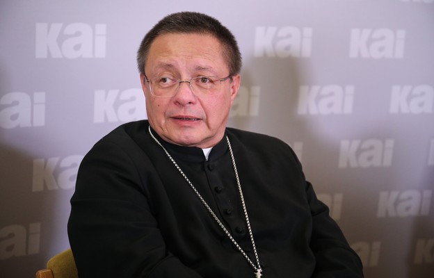 Metropolita łódzki kardynał Grzegorz Ryś podczas debaty nt. 
