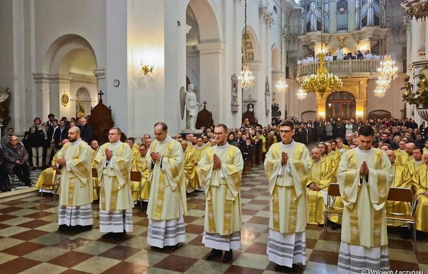 Nowi diakoni i kandydaci do święceń