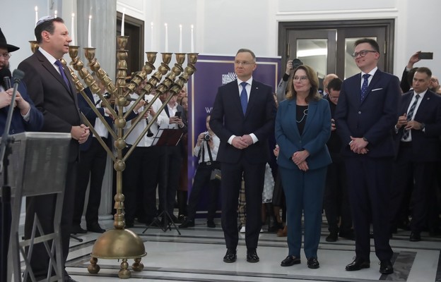 Sejm RP: zapalenie ostatniej chanukowej świecy