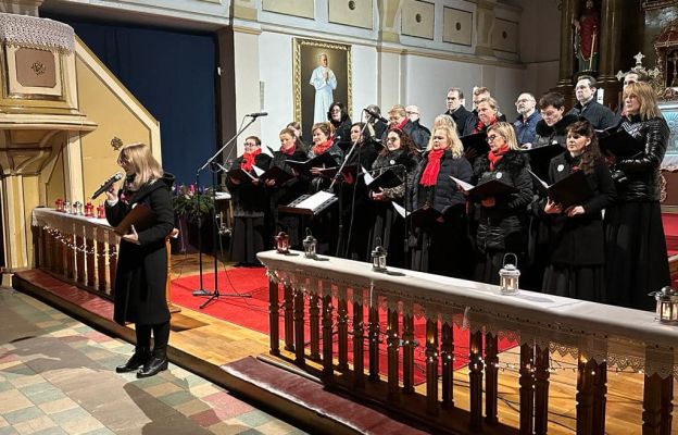 Występu chóru „Tactus Sonus” w kościele św. Piotra i Pawła w Świebodzicach