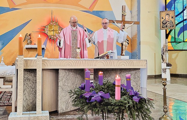 W niedzielę Gaudete abp Adrian Galbas odprawił Mszę św. w parafii Najświętszego Serca Pana Jezusa w Będzinie