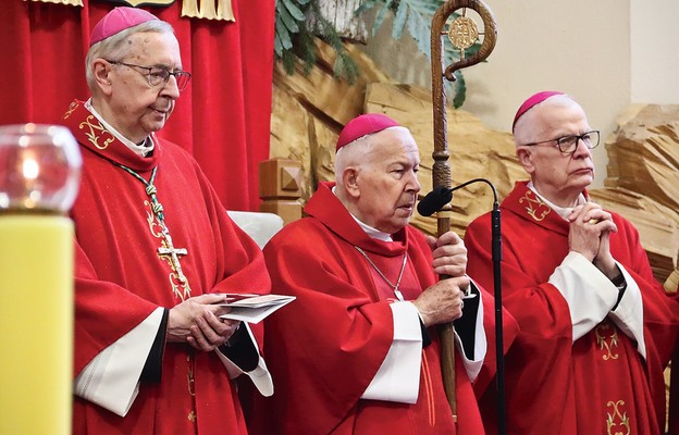 Biskupowi Pawłowi towarzyszyli biskupi z różnych stron Polski