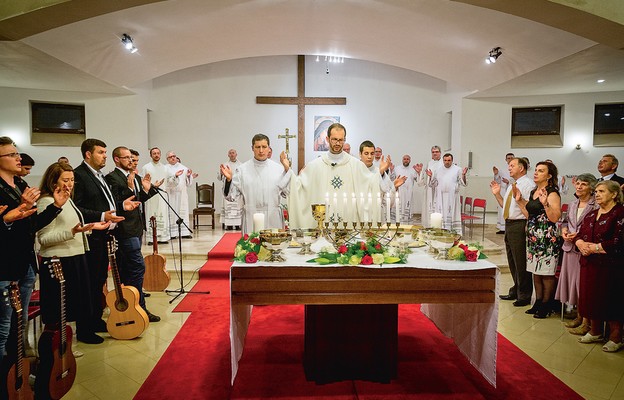 Eucharystia wspólnoty neokatechumenalnej w parafii Dobrego Pasterza
