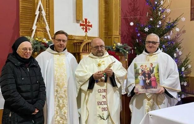  Relikwie Błogosławionej Rodziny Ulmów, Świadków wiary nawet pośród trudnych czasów zostały przekazane parafii pw. Podwyższenia Krzyża Świętego w Kijowie.