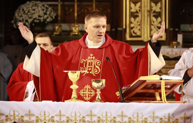 Głównym rekolekcjonistą będzie ks. kan. Mirosław Rakoczy - diecezjalny duszpasterz rodzin diecezji świdnickiej 