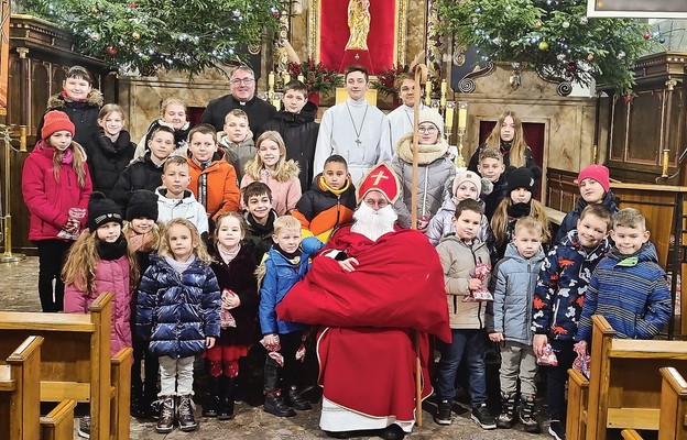 Święty Mikołaj obiecał, że jeszcze nieraz odwiedzi dzieci