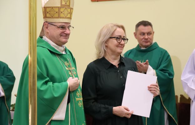 Violetta Leńska odebrała dekret od biskupa świdnickiego