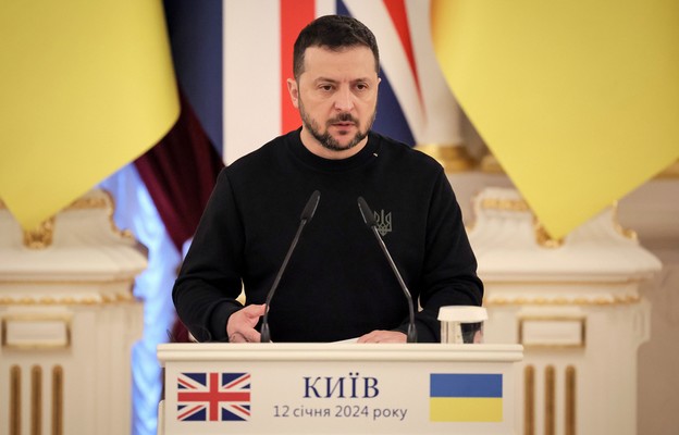 Prezydent Ukrainy Wołodymyr Zełenski przemawia na wspólnej konferencji prasowej z premierem Wielkiej Brytanii Rishim Sunakiem.