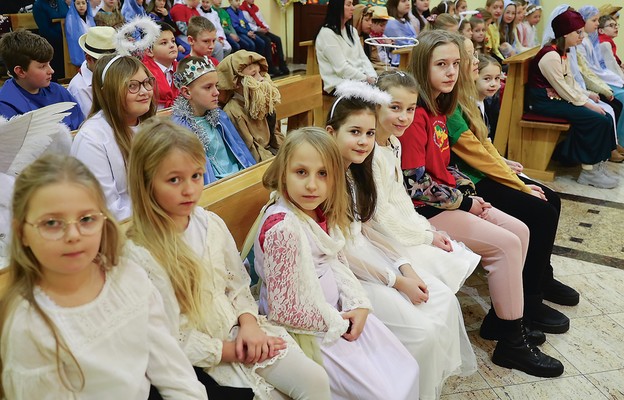 Seminaryjna kaplica wypełniona dziećmi zaangażowanymi w dzieło Kolędników Misyjnych
