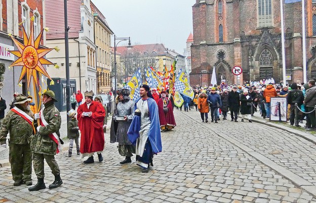 Orszak w Legnicy odbywa się z udziałem czwartego króla