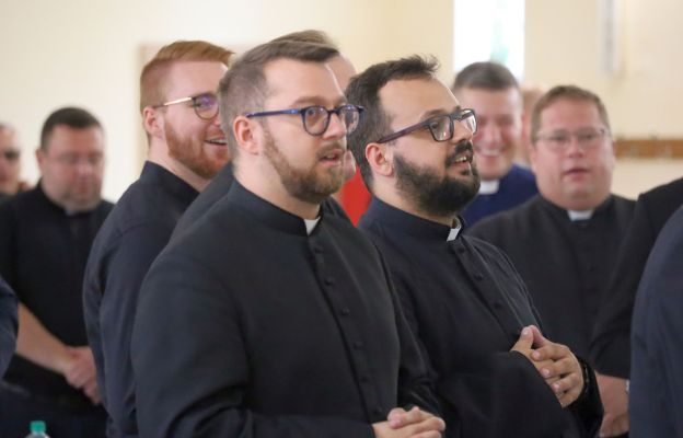 Wielkopostne dni skupienia kapłanów to także okazja do wymiany doświadczeń i umacniania więzi między kapłanami różnych parafii