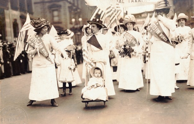 Demonstracja amerykańskich sufrażystek w 1912 r.