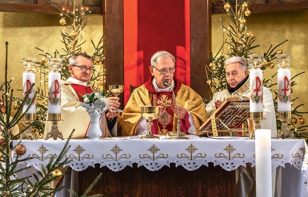 Ks. Andrzej Chmielewski, bp Ireneusz Pękalski i ks. Wojciech Jędrzejczyk