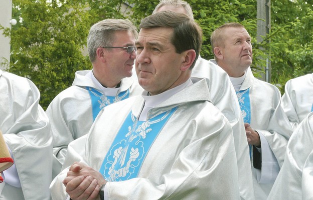 Ksiądz Marian Szczepański podczas rocznicy święceń kapłańskich, 7 czerwca 2009 r.