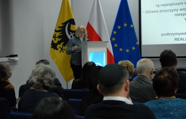 Dr hab. Teresa Grabińska z Akademii Wojsk Lądowych we Wrocławiu mówiła o pokoju w nauczaniu św. Jana Pawła II.