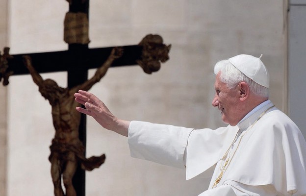 2,5 roku więzienia za kradzież pektorału Benedykta XVI