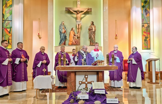 Liturgia z wprowadzeniem relikwii Prymasa Tysiąclecia