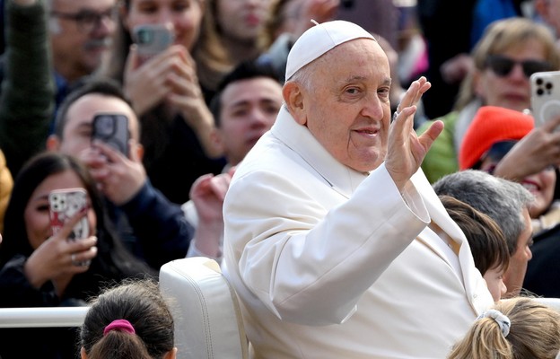 Watykan: Przeziębiony papież ponownie nie przeczytał tekstu katechezy na audiencji generalnej
