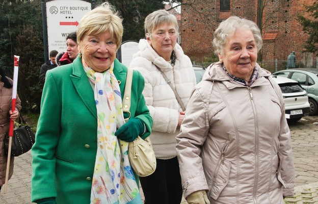 Prosiłam Boga, by pozwolił nam uniknąć kolejnej katastrofy, jaką Polska przechodziła w minionych latach – powiedziała Wanda Skorulska (z lewej)