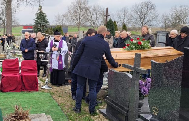 Pogrzeb odbył się w Wińsku na terenie archidiecezji wrocławskiej