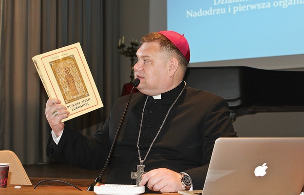 Bp Adrian Put prezentuje najnowszą publikację Krzysztofa Prokopa o biskupach ziemi lubuskiej