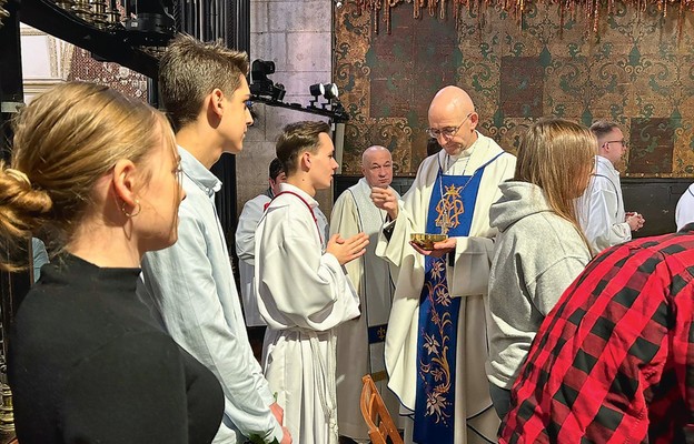 Eucharystii w intencji maturzystów przewodniczył administrator apostolski
diecezji sosnowieckiej – abp Adrian Galbas SAC