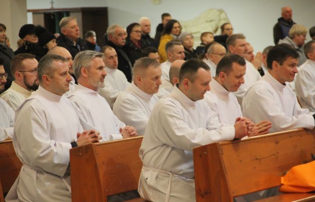 Do posługi nadzwyczajnych szafarzy udzielania Komunii św. zostało wyznaczonych 46 mężczyzn z 27 parafii