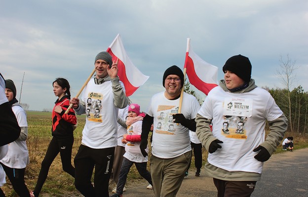 Uczestnicy biegu pokonali trasę z Perlejewa do Grannego