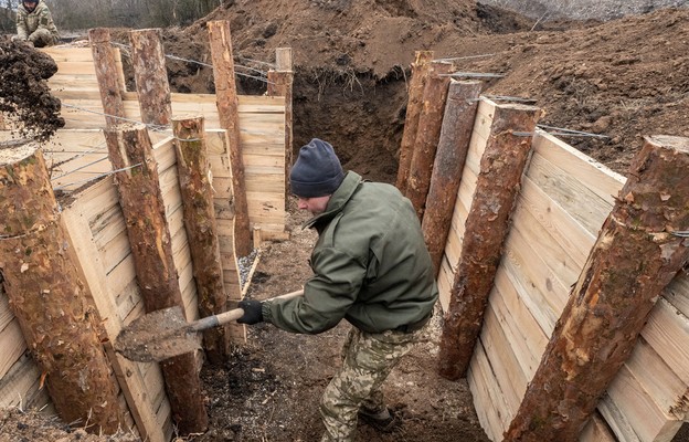 Budowa fortyfikacji polowych w obwodzie charkowskim
