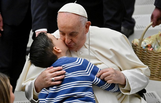 Watykan: papież spotkał się z ojcami, których córki zginęły w wyniku wojny w Ziemi Świętej