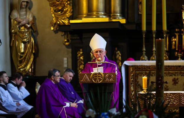 Kraków: uroczystości pogrzebowe poety Leszka Długosza