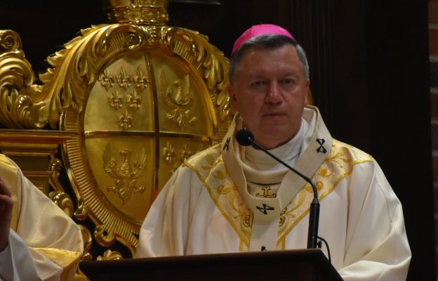 Abp Kupny: wielu zamknęło drzwi swojego serca przed Kościołem i Chrystusem - nie nam ich oceniać