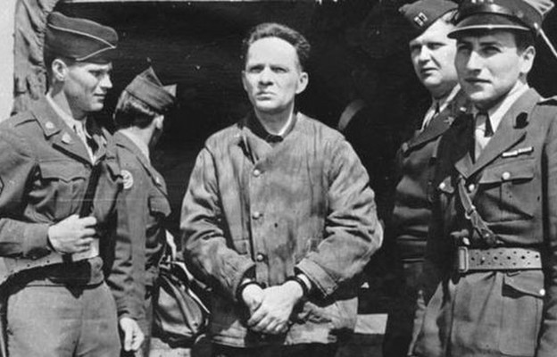 Rudolf Höss podczas ekstradycji do Polski