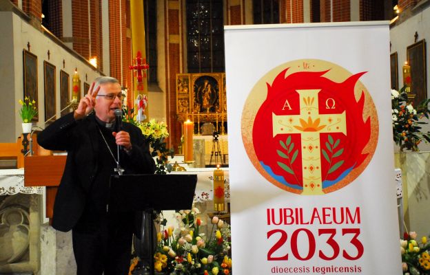 Bp Siemieniewski zaprezentował logo nadchodzącego Wielkiego Jubileuszu 2033. Podkreślił, że obecnie przeżywamy Wielką Nowennę przed Jubileuszem.