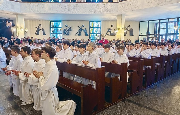 Ci młodzi są zaangażowani w życie liturgiczne swoich parafii