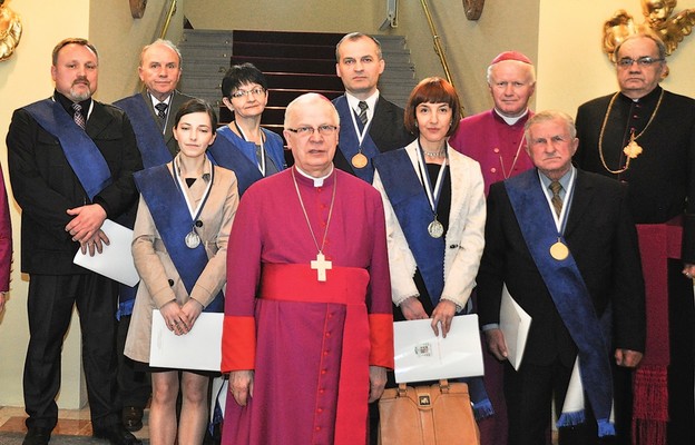 Zespół Niedzieli uhonorowany medalem Pro Eccelesia Premisliensi (2014 r.)