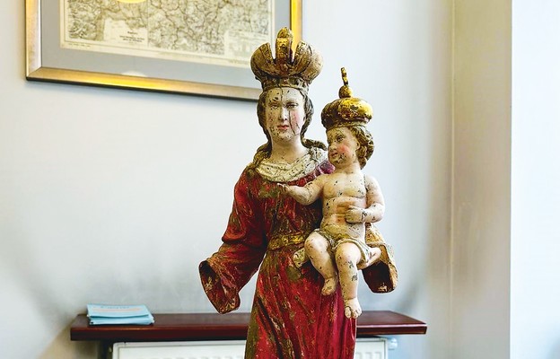 Obecnie trwa renowacja figury Matki Bożej Osobowickiej