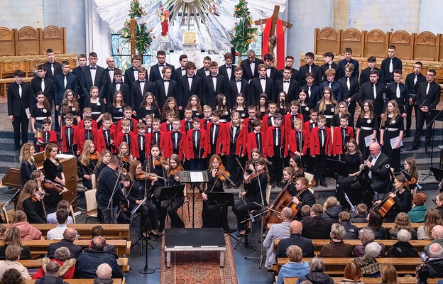 Połączone chóry i orkiestra wykonały fragmenty oratorium Mesjasz