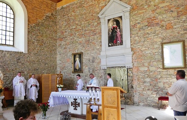 Odbudowany kościół znów służy modlitwie wiernych za przyczyną św. Anny